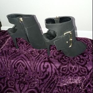 7.5 black heeled with gold buckel side zipper